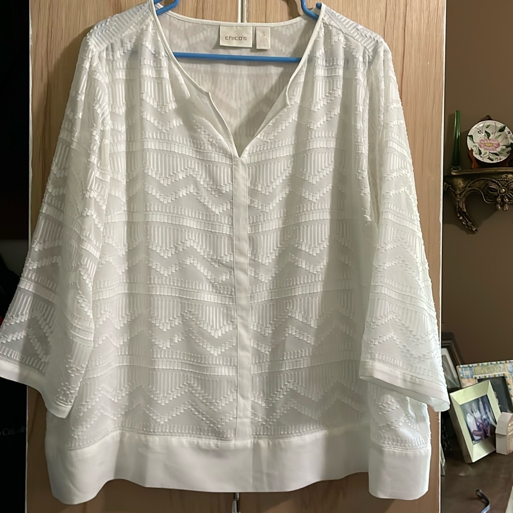 Chico’s Size 3 Cream Blouse